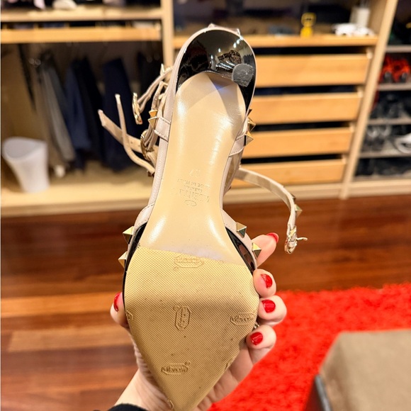 Valentino Patent Black and Tan Rockstud Heels 65mm - Picture 8 of 10